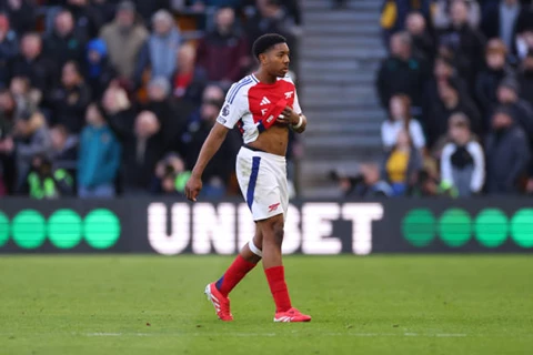 لن يتم إيقافه 3 مباريات.. الاتحاد الإنجليزي يرفع البطاقة الحمراء عن لويس سكيلي